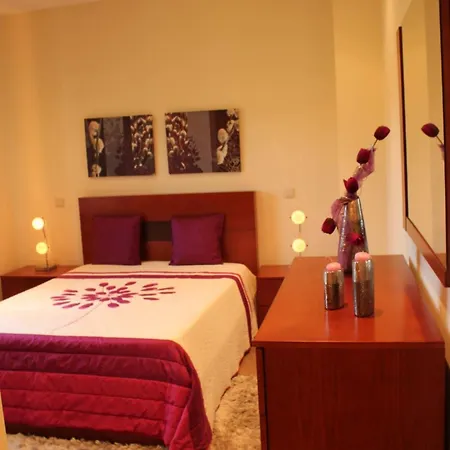 Holiday home Mit Grosser Terrasse Und Pool In Paradela *