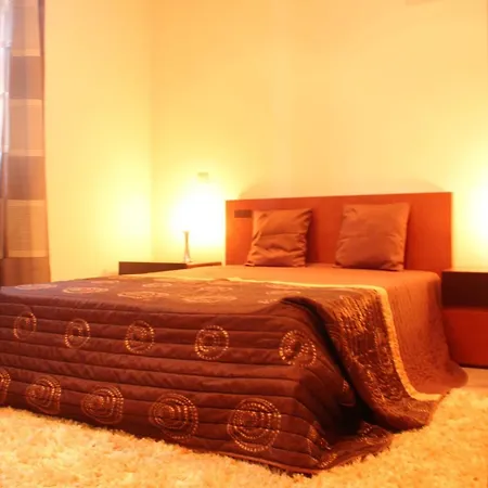 Holiday home Mit Grosser Terrasse Und Pool In Paradela *