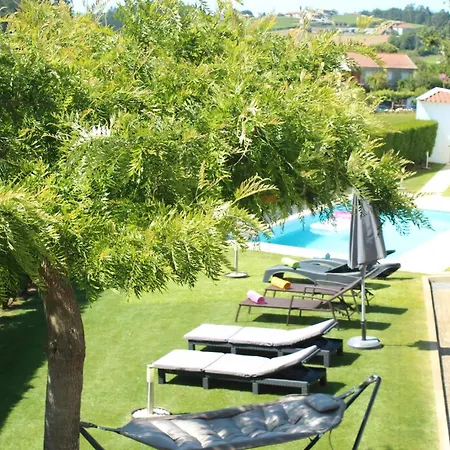 Mit Grosser Terrasse Und Pool In Paradela