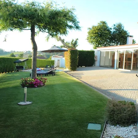 Mit Grosser Terrasse Und Pool In Paradela Holiday home *