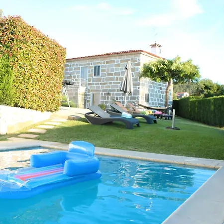 Mit Grosser Terrasse Und Pool In Paradela Paradela (Braga)