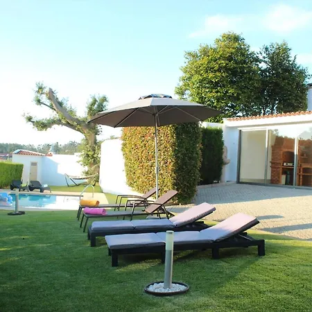Mit Grosser Terrasse Und Pool In Paradela Holiday home *